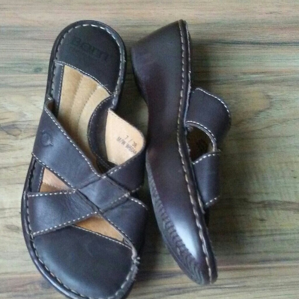 Born sandals